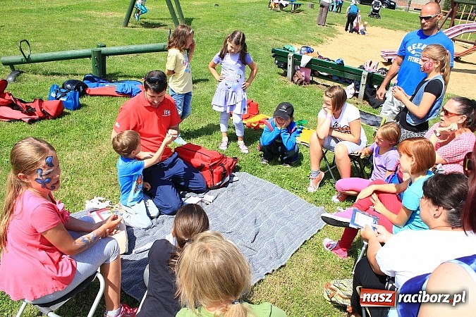 Zdjęcie w galerii na portalu naszraciborz.pl: Nie używam - żyję zdrowo i świadomie, czyli piknik z policją przy klubie M5 wiadomości z regionu