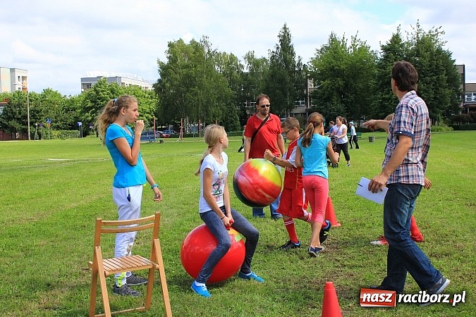 Zdjęcie w galerii na portalu naszraciborz.pl: Nie używam - żyję zdrowo i świadomie, czyli piknik z policją przy klubie M5 wiadomości z regionu
