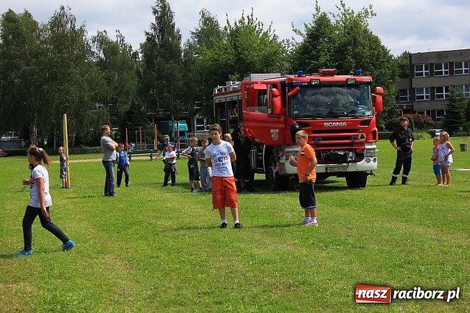 Zdjęcie w galerii na portalu naszraciborz.pl: Nie używam - żyję zdrowo i świadomie, czyli piknik z policją przy klubie M5 wiadomości z regionu