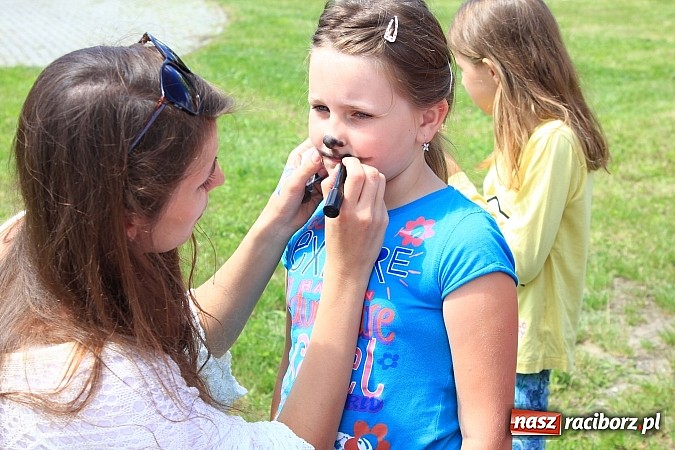 Zdjęcie w galerii na portalu naszraciborz.pl: Nie używam - żyję zdrowo i świadomie, czyli piknik z policją przy klubie M5 wiadomości z regionu