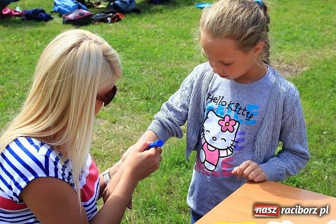 Zdjęcie w galerii na portalu naszraciborz.pl: Nie używam - żyję zdrowo i świadomie, czyli piknik z policją przy klubie M5 wiadomości z regionu
