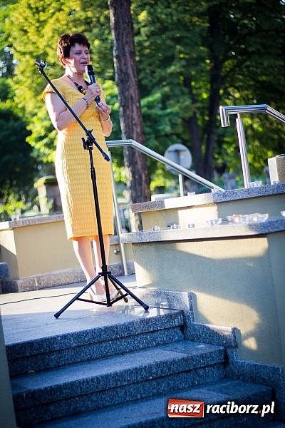 Zdjęcie w galerii na portalu naszraciborz.pl: Walc serca Roksany Lewak na schodach książnicy wiadomości z regionu