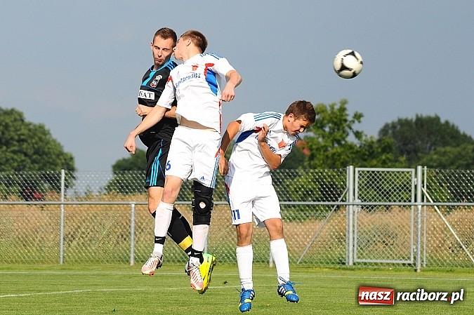 Zdjęcie w galerii na portalu naszraciborz.pl: Naprz&oacute;d Borucin z pucharem burmistrza wiadomości z regionu