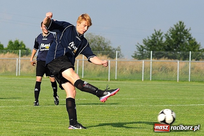 Zdjęcie w galerii na portalu naszraciborz.pl: Naprz&oacute;d Borucin z pucharem burmistrza wiadomości z regionu