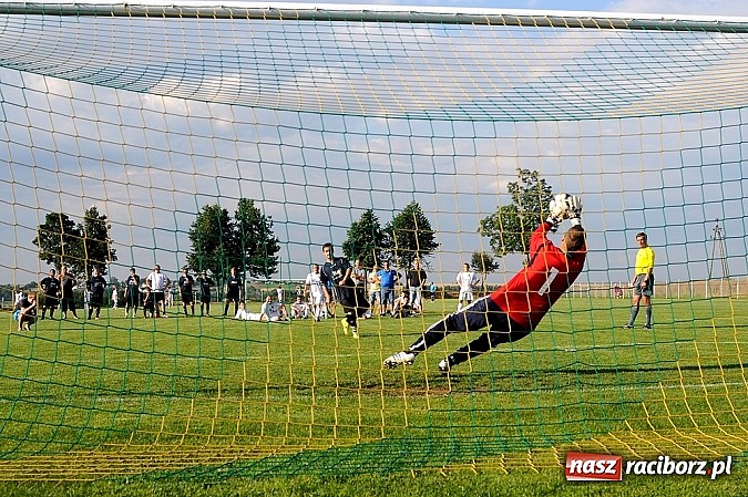 Zdjęcie w galerii na portalu naszraciborz.pl: Naprz&oacute;d Borucin z pucharem burmistrza wiadomości z regionu