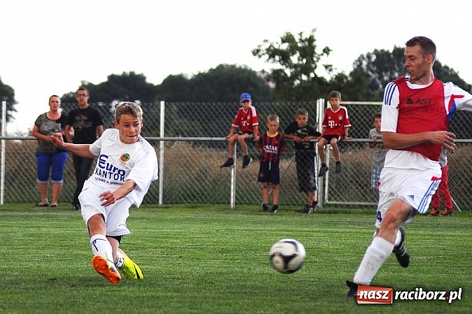 Zdjęcie w galerii na portalu naszraciborz.pl: Naprz&oacute;d Borucin z pucharem burmistrza wiadomości z regionu