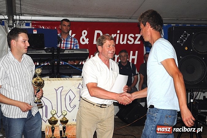 Zdjęcie w galerii na portalu naszraciborz.pl: Naprz&oacute;d Borucin z pucharem burmistrza wiadomości z regionu