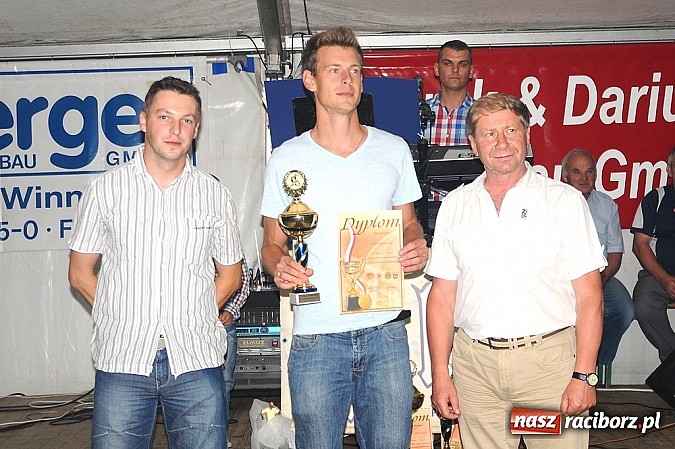 Zdjęcie w galerii na portalu naszraciborz.pl: Naprz&oacute;d Borucin z pucharem burmistrza wiadomości z regionu