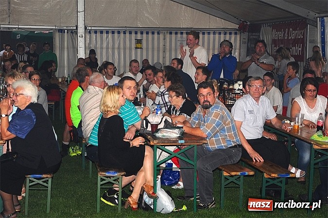 Zdjęcie w galerii na portalu naszraciborz.pl: Naprz&oacute;d Borucin z pucharem burmistrza wiadomości z regionu