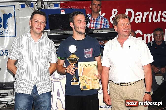 Zdjęcie w galerii na portalu naszraciborz.pl: Naprz&oacute;d Borucin z pucharem burmistrza wiadomości z regionu