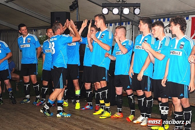 Zdjęcie w galerii na portalu naszraciborz.pl: Naprz&oacute;d Borucin z pucharem burmistrza wiadomości z regionu