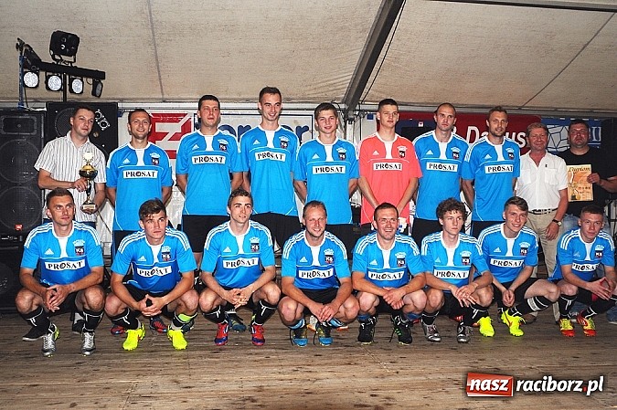 Zdjęcie w galerii na portalu naszraciborz.pl: Naprz&oacute;d Borucin z pucharem burmistrza wiadomości z regionu