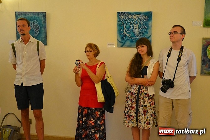 Zdjęcie w galerii na portalu naszraciborz.pl: Woskiem malowanie na Zamku Piastowskim - wernisaż wystawy wiadomości z regionu