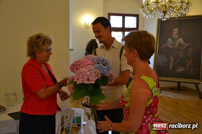 Zdjęcie w galerii na portalu naszraciborz.pl: Woskiem malowanie na Zamku Piastowskim - wernisaż wystawy wiadomości z regionu