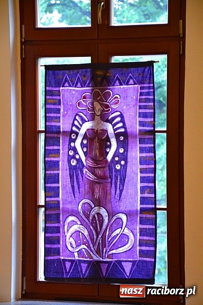 Zdjęcie w galerii na portalu naszraciborz.pl: Woskiem malowanie na Zamku Piastowskim - wernisaż wystawy wiadomości z regionu