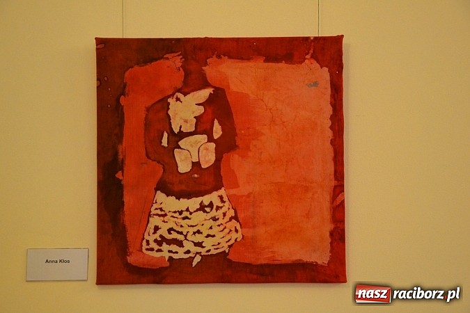 Zdjęcie w galerii na portalu naszraciborz.pl: Woskiem malowanie na Zamku Piastowskim - wernisaż wystawy wiadomości z regionu