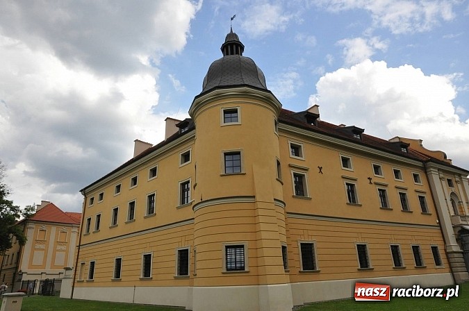 Zdjęcie w galerii na portalu naszraciborz.pl: Bezowa chmurka z białą czekoladą w starym opactwie w Rudach wiadomości z regionu