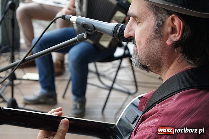 Zdjęcie w galerii na portalu naszraciborz.pl: Kapela Kaziuka wystąpiła dla raciborzan w Parku Roth wiadomości z regionu