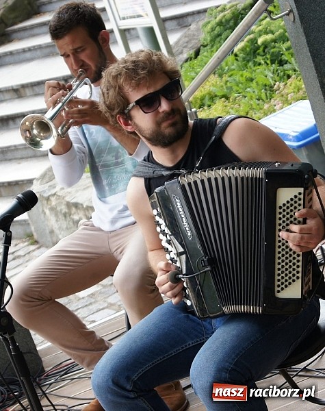 Zdjęcie w galerii na portalu naszraciborz.pl: Kapela Kaziuka wystąpiła dla raciborzan w Parku Roth wiadomości z regionu