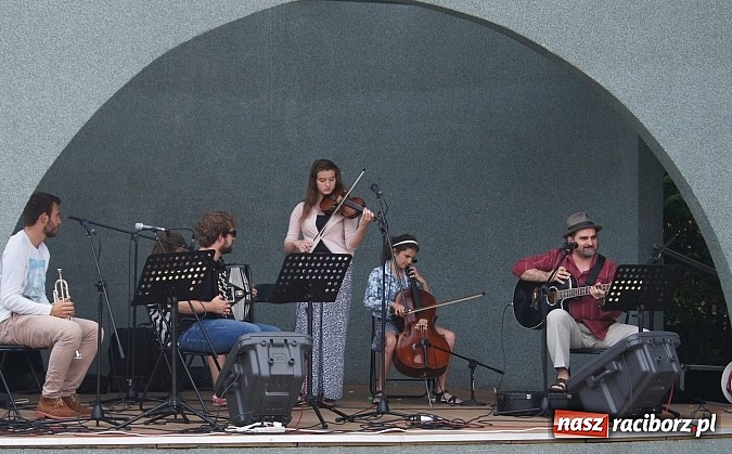 Zdjęcie w galerii na portalu naszraciborz.pl: Kapela Kaziuka wystąpiła dla raciborzan w Parku Roth wiadomości z regionu