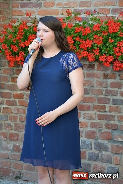 Zdjęcie w galerii na portalu naszraciborz.pl: Piosenki czar, czyli recitale młodych artyst&oacute;w na dziedzińcu Zamku Piastowskiego wiadomości z regionu