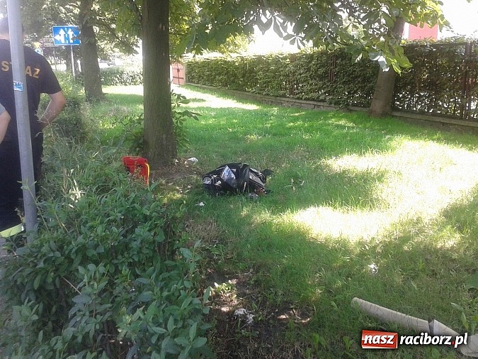 Zdjęcie w galerii na portalu naszraciborz.pl: Daewoo zderzyło się z motocyklem na Reymonta wiadomości z regionu