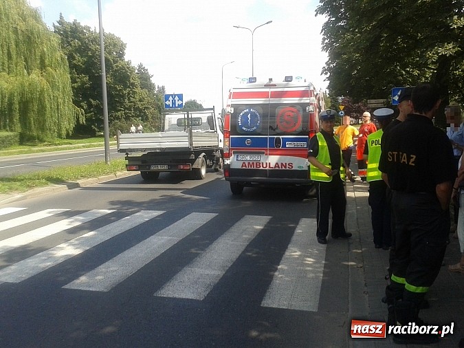 Zdjęcie w galerii na portalu naszraciborz.pl: Daewoo zderzyło się z motocyklem na Reymonta wiadomości z regionu