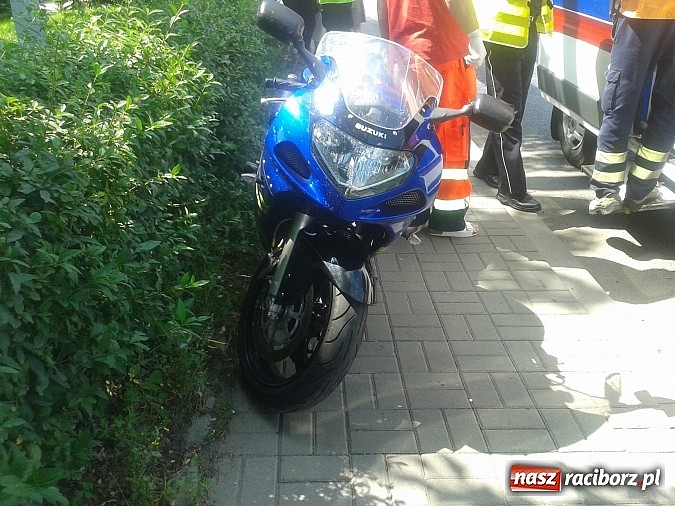 Zdjęcie w galerii na portalu naszraciborz.pl: Daewoo zderzyło się z motocyklem na Reymonta wiadomości z regionu