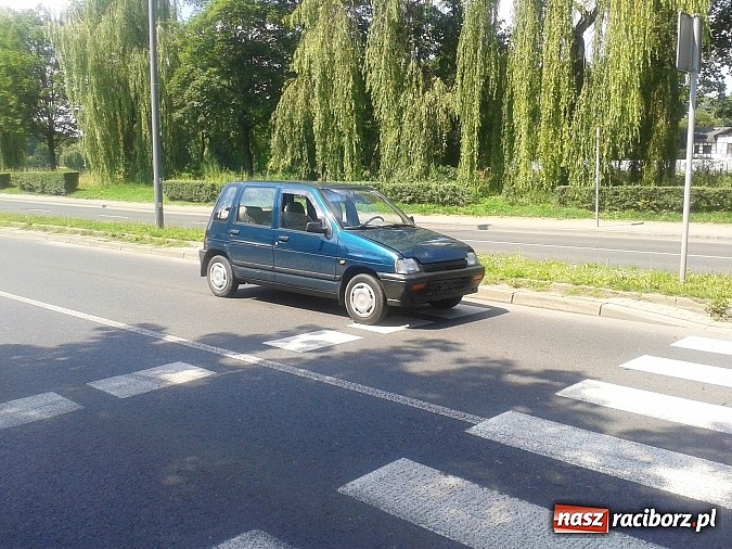 Zdjęcie w galerii na portalu naszraciborz.pl: Daewoo zderzyło się z motocyklem na Reymonta wiadomości z regionu