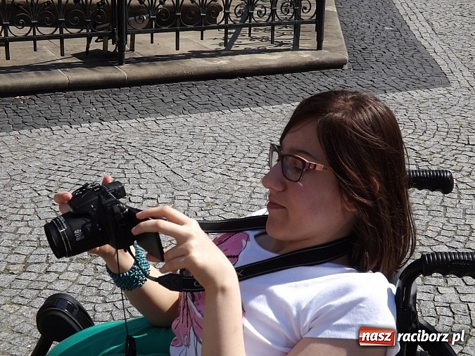 Zdjęcie w galerii na portalu naszraciborz.pl: Aparat fotograficzny to nie karabin maszynowy wiadomości z regionu