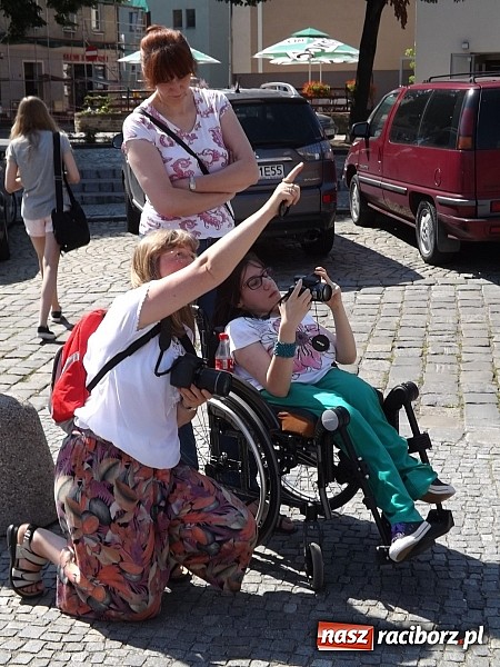 Zdjęcie w galerii na portalu naszraciborz.pl: Aparat fotograficzny to nie karabin maszynowy wiadomości z regionu