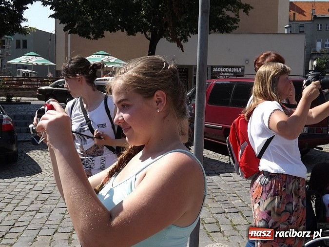 Zdjęcie w galerii na portalu naszraciborz.pl: Aparat fotograficzny to nie karabin maszynowy wiadomości z regionu
