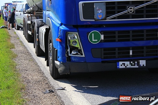 Zdjęcie w galerii na portalu naszraciborz.pl: Szonowice: ciężarowe volvo zderzyło się z lupo wiadomości z regionu