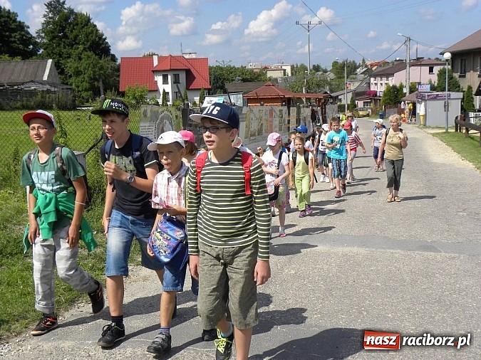 Zdjęcie w galerii na portalu naszraciborz.pl: MiPBP: Szlakiem Orlich Gniazd - wycieczka do Ogrodzieńca i Parku Miniatur wiadomości z regionu