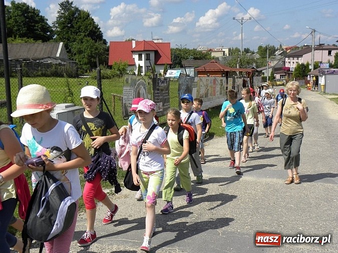 Zdjęcie w galerii na portalu naszraciborz.pl: MiPBP: Szlakiem Orlich Gniazd - wycieczka do Ogrodzieńca i Parku Miniatur wiadomości z regionu