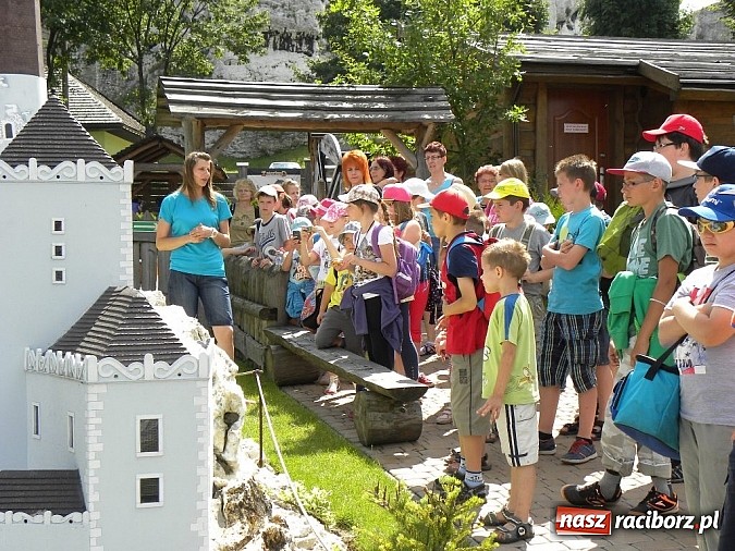 Zdjęcie w galerii na portalu naszraciborz.pl: MiPBP: Szlakiem Orlich Gniazd - wycieczka do Ogrodzieńca i Parku Miniatur wiadomości z regionu