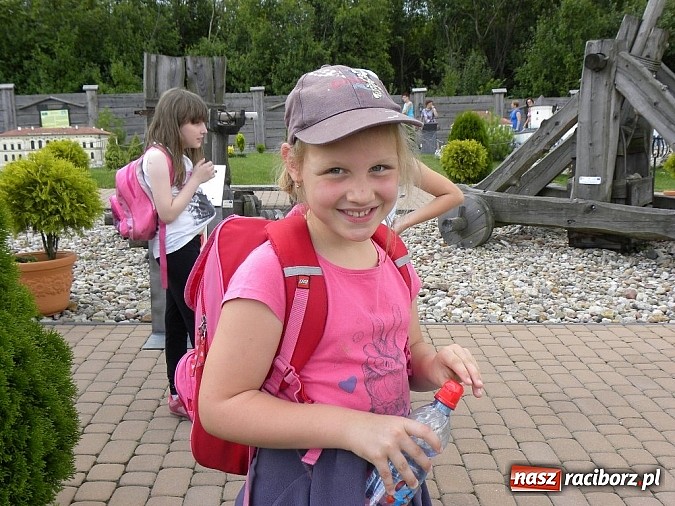 Zdjęcie w galerii na portalu naszraciborz.pl: MiPBP: Szlakiem Orlich Gniazd - wycieczka do Ogrodzieńca i Parku Miniatur wiadomości z regionu