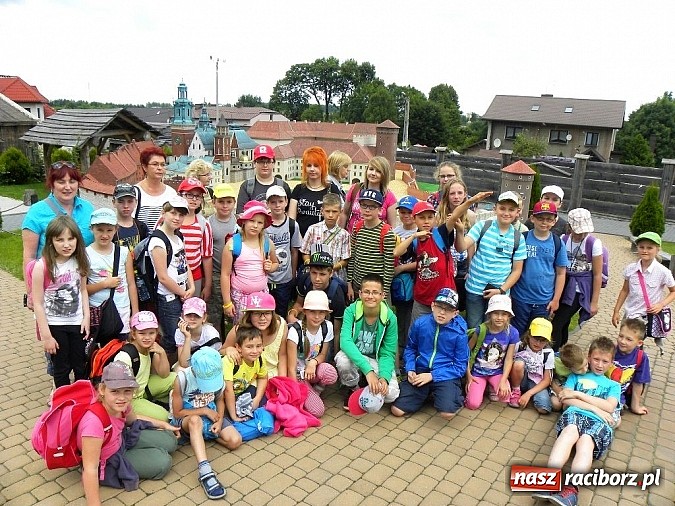 Zdjęcie w galerii na portalu naszraciborz.pl: MiPBP: Szlakiem Orlich Gniazd - wycieczka do Ogrodzieńca i Parku Miniatur wiadomości z regionu