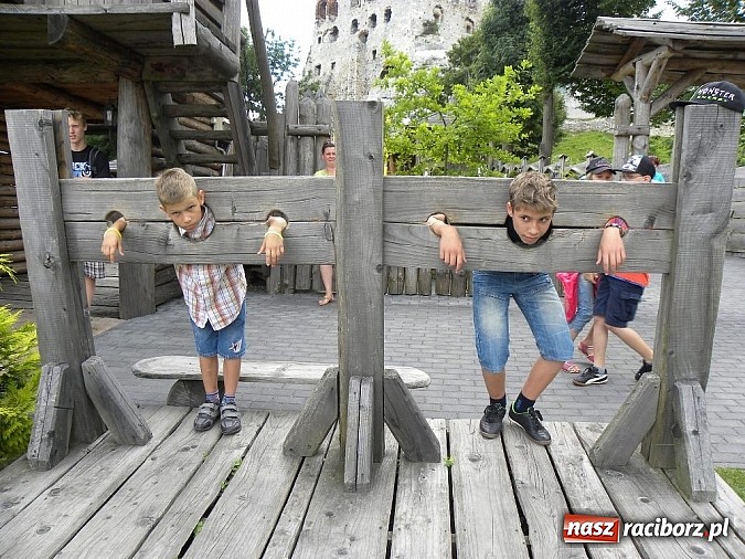 Zdjęcie w galerii na portalu naszraciborz.pl: MiPBP: Szlakiem Orlich Gniazd - wycieczka do Ogrodzieńca i Parku Miniatur wiadomości z regionu