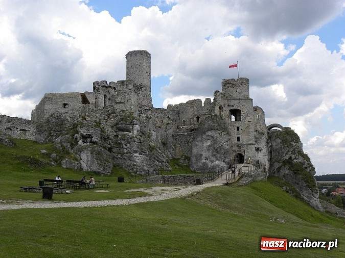 Zdjęcie w galerii na portalu naszraciborz.pl: MiPBP: Szlakiem Orlich Gniazd - wycieczka do Ogrodzieńca i Parku Miniatur wiadomości z regionu