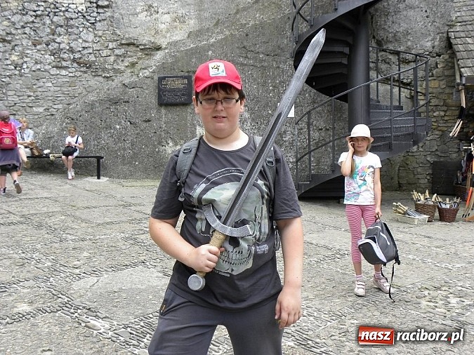 Zdjęcie w galerii na portalu naszraciborz.pl: MiPBP: Szlakiem Orlich Gniazd - wycieczka do Ogrodzieńca i Parku Miniatur wiadomości z regionu