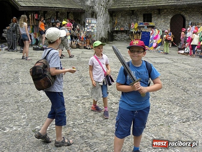 Zdjęcie w galerii na portalu naszraciborz.pl: MiPBP: Szlakiem Orlich Gniazd - wycieczka do Ogrodzieńca i Parku Miniatur wiadomości z regionu