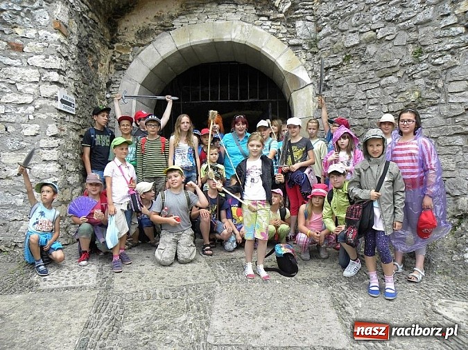 Zdjęcie w galerii na portalu naszraciborz.pl: MiPBP: Szlakiem Orlich Gniazd - wycieczka do Ogrodzieńca i Parku Miniatur wiadomości z regionu