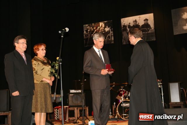 Zdjęcie w galerii na portalu naszraciborz.pl: UNITAS IN VERITATE - kolejni laureaci  wiadomości z regionu