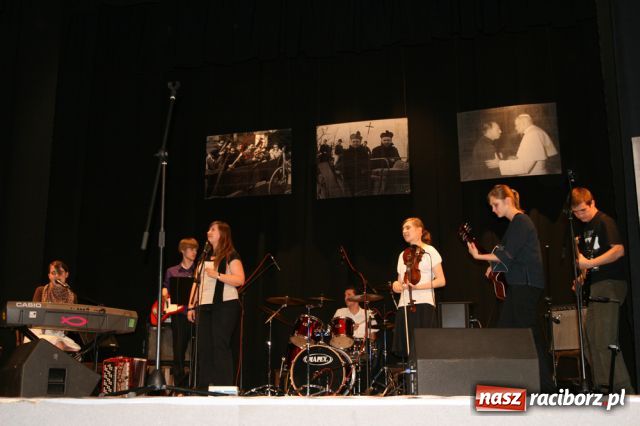 Zdjęcie w galerii na portalu naszraciborz.pl: UNITAS IN VERITATE - kolejni laureaci  wiadomości z regionu