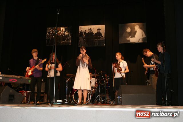 Zdjęcie w galerii na portalu naszraciborz.pl: UNITAS IN VERITATE - kolejni laureaci  wiadomości z regionu