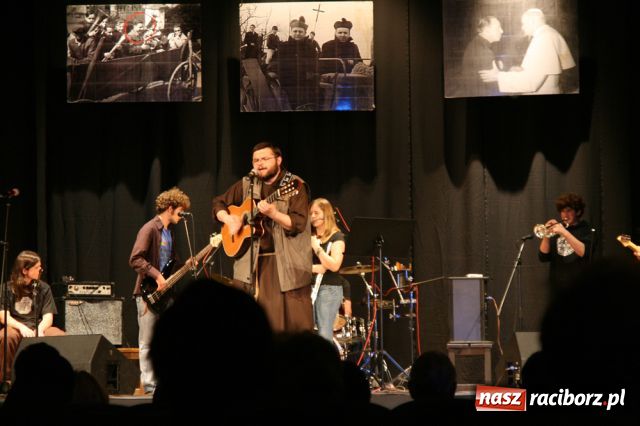 Zdjęcie w galerii na portalu naszraciborz.pl: UNITAS IN VERITATE - kolejni laureaci  wiadomości z regionu