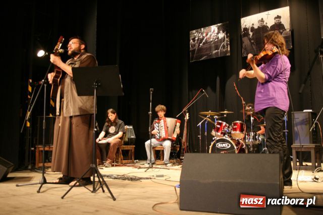 Zdjęcie w galerii na portalu naszraciborz.pl: UNITAS IN VERITATE - kolejni laureaci  wiadomości z regionu