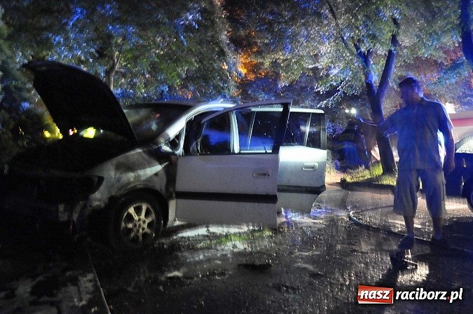 Zdjęcie w galerii na portalu naszraciborz.pl: Zatrzymano 31-latka mogącego mieć związek z pożarem opla na Katowickiej! wiadomości z regionu