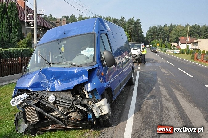 Zdjęcie w galerii na portalu naszraciborz.pl: Zderzenie busów na DW 919 w miejscowości Rudy - Kolonia Renerowska wiadomości z regionu